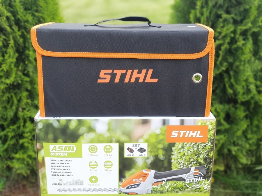 STIHL Tasche und Verpackung einer Akku-Strauchschere